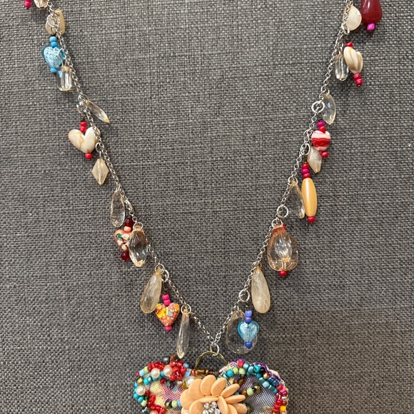 Handmade ‘junk jewelry’ heart necklace - Picture 4 of 12